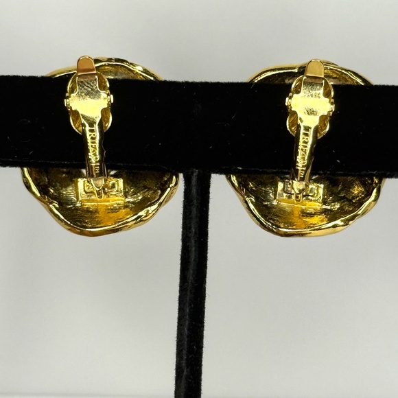 Trifari Clip on Fashion Jewelry - Picture 4 of 7